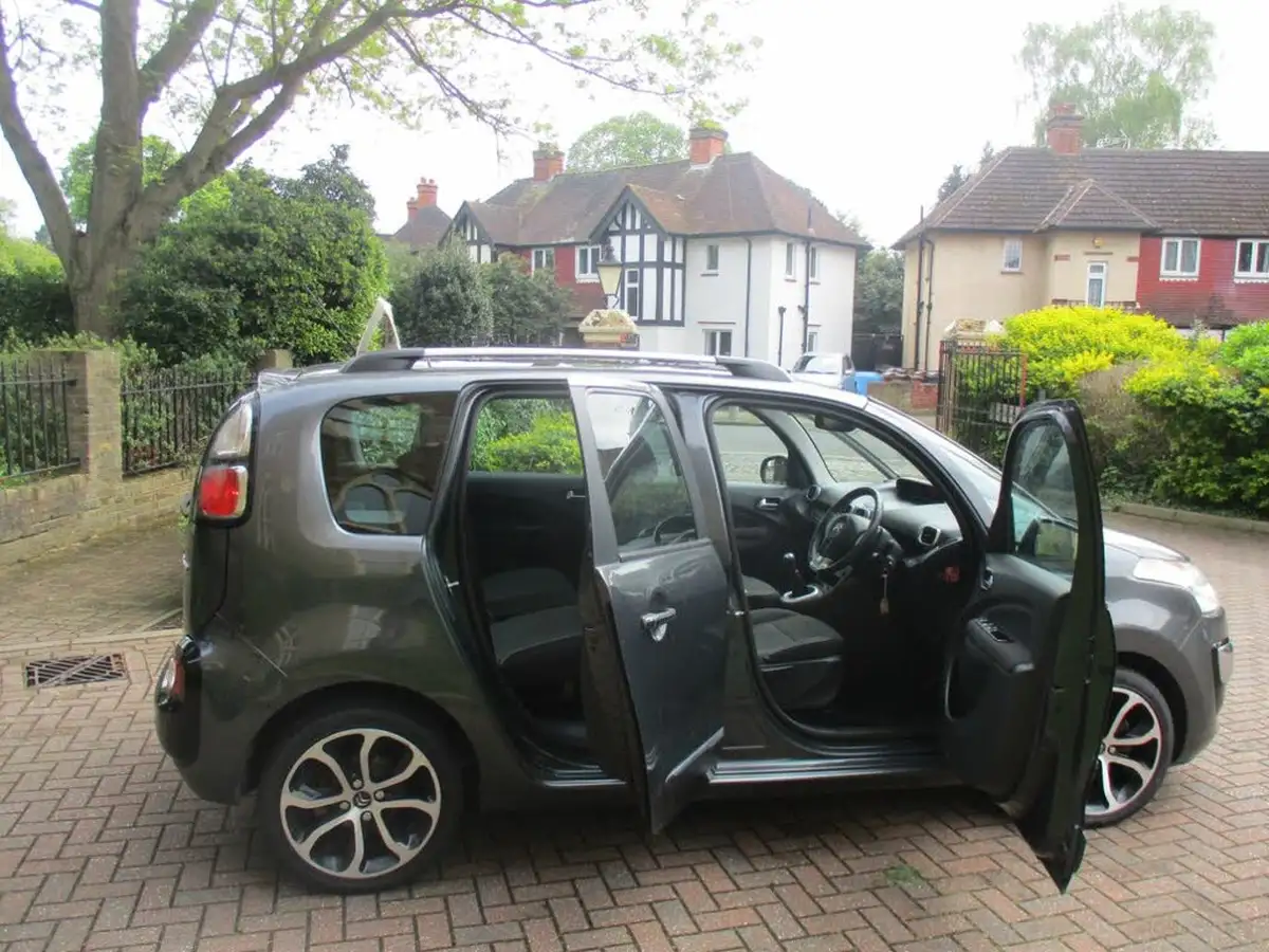 2016-citroen-c3-picasso-12-puretech-platinum-big-14