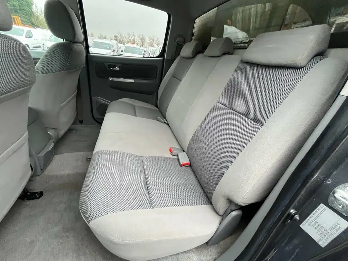 2011-toyota-hi-lux-25td-hl3-big-13