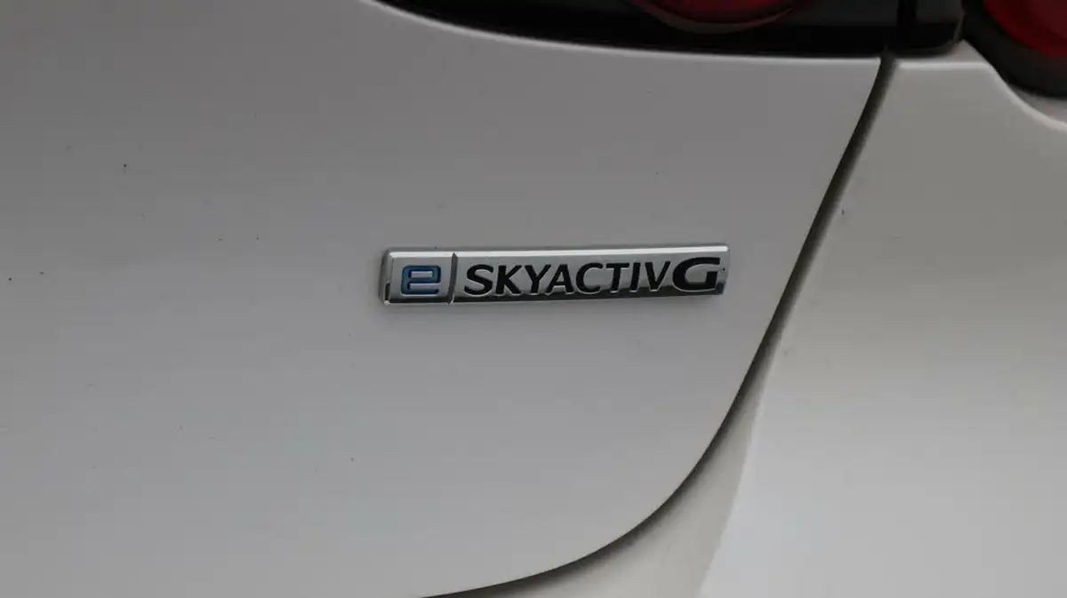 2022-mazda-mazda3-20-sport-lux-122ps-hatchback-5d-auto-big-22