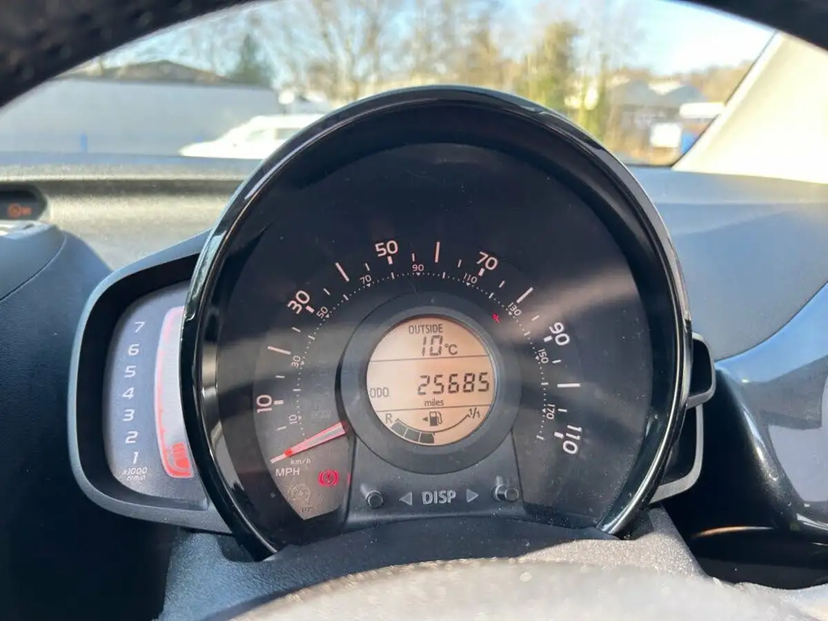 2017-toyota-aygo-10-vvt-i-x-style-71bhp-big-9