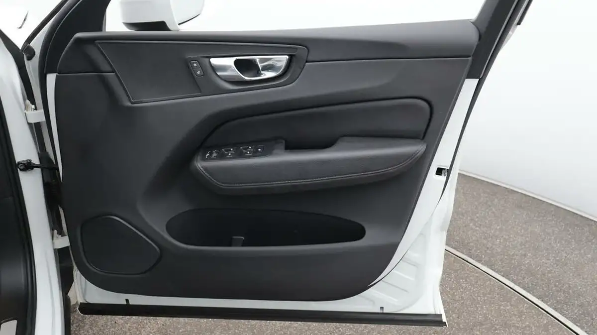 2020-volvo-xc60-20-t5-momentum-awd-big-15