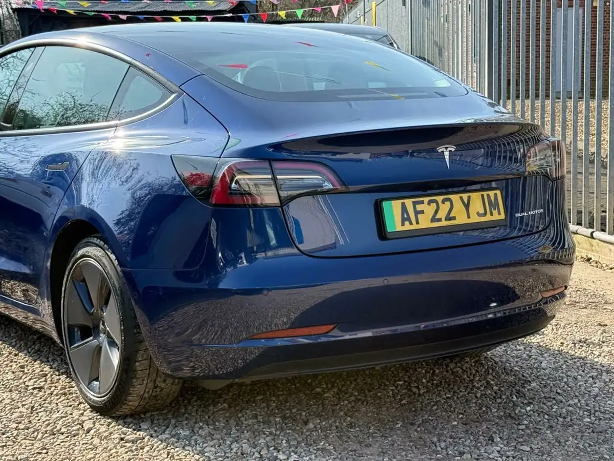 2022-tesla-model-3-e-long-range-big-10
