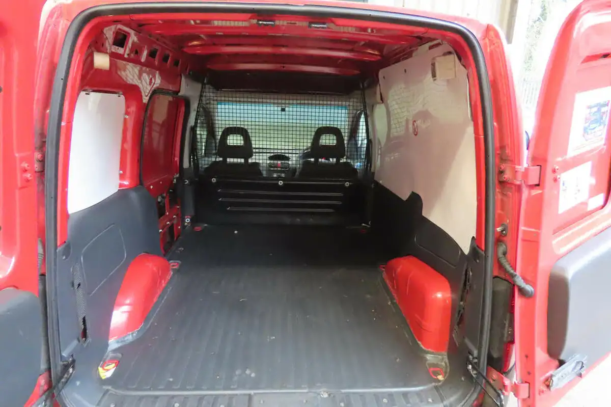 2010-vauxhall-combo-13td-1700-panel-big-9