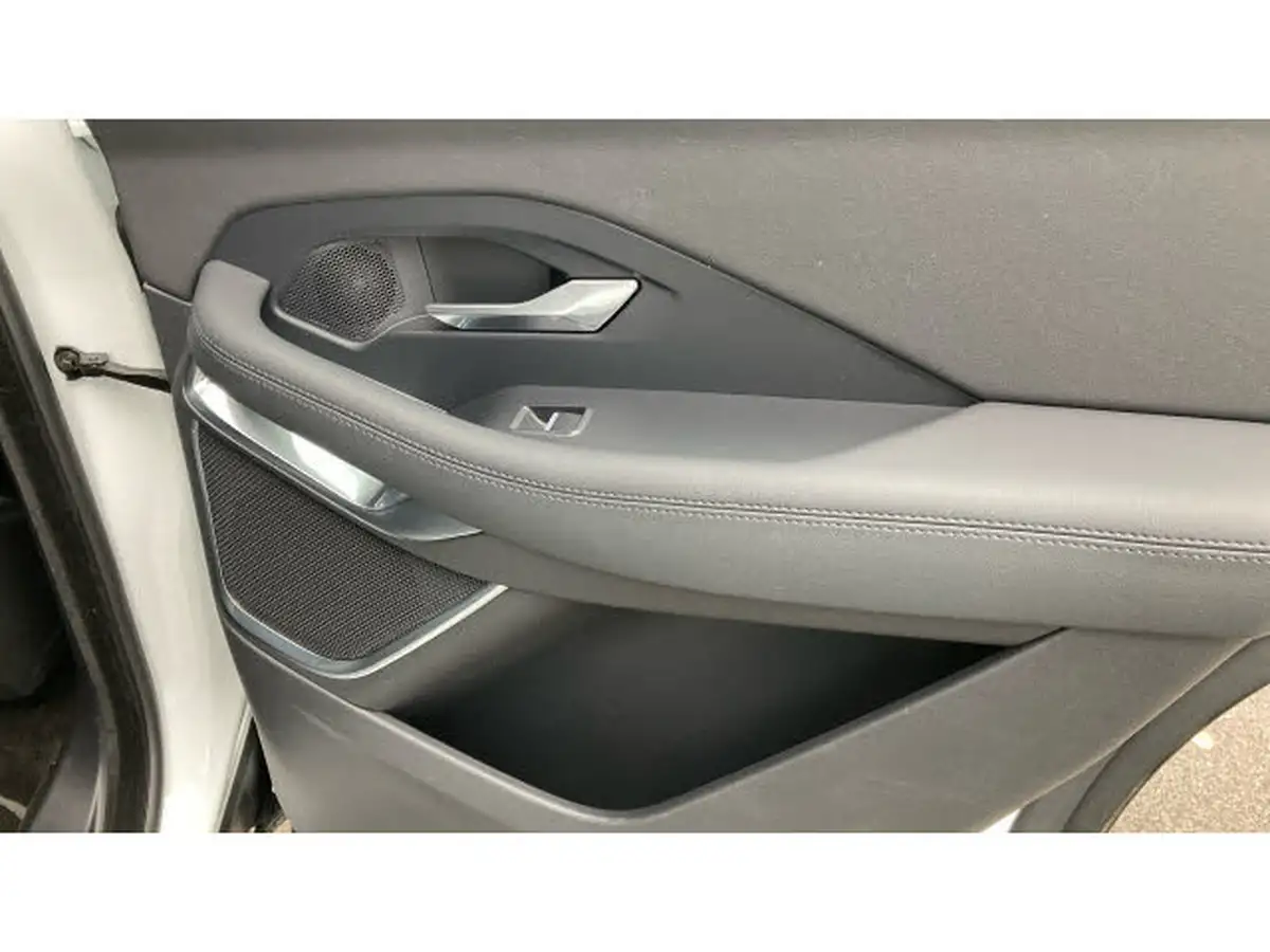 2020-jaguar-e-pace-20-i4-se-300ps-big-28