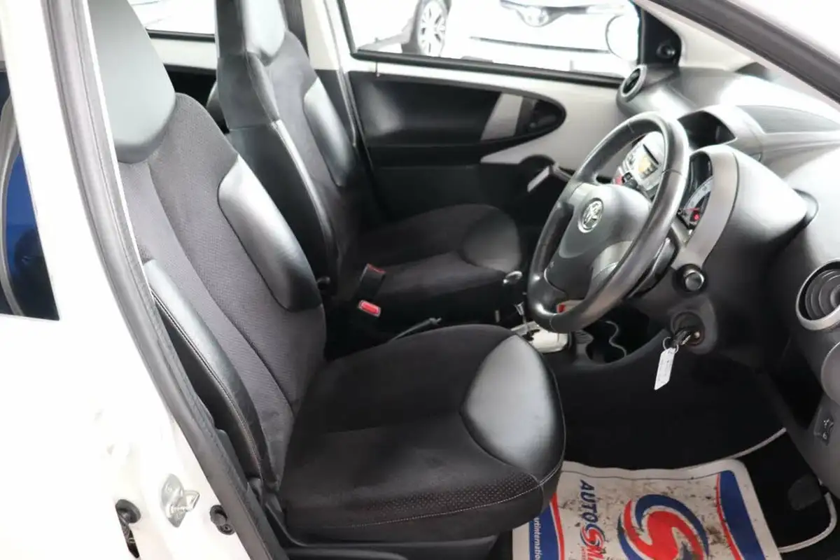 2012-toyota-aygo-10-aygo-ice-vvt-i-5d-mm-big-17