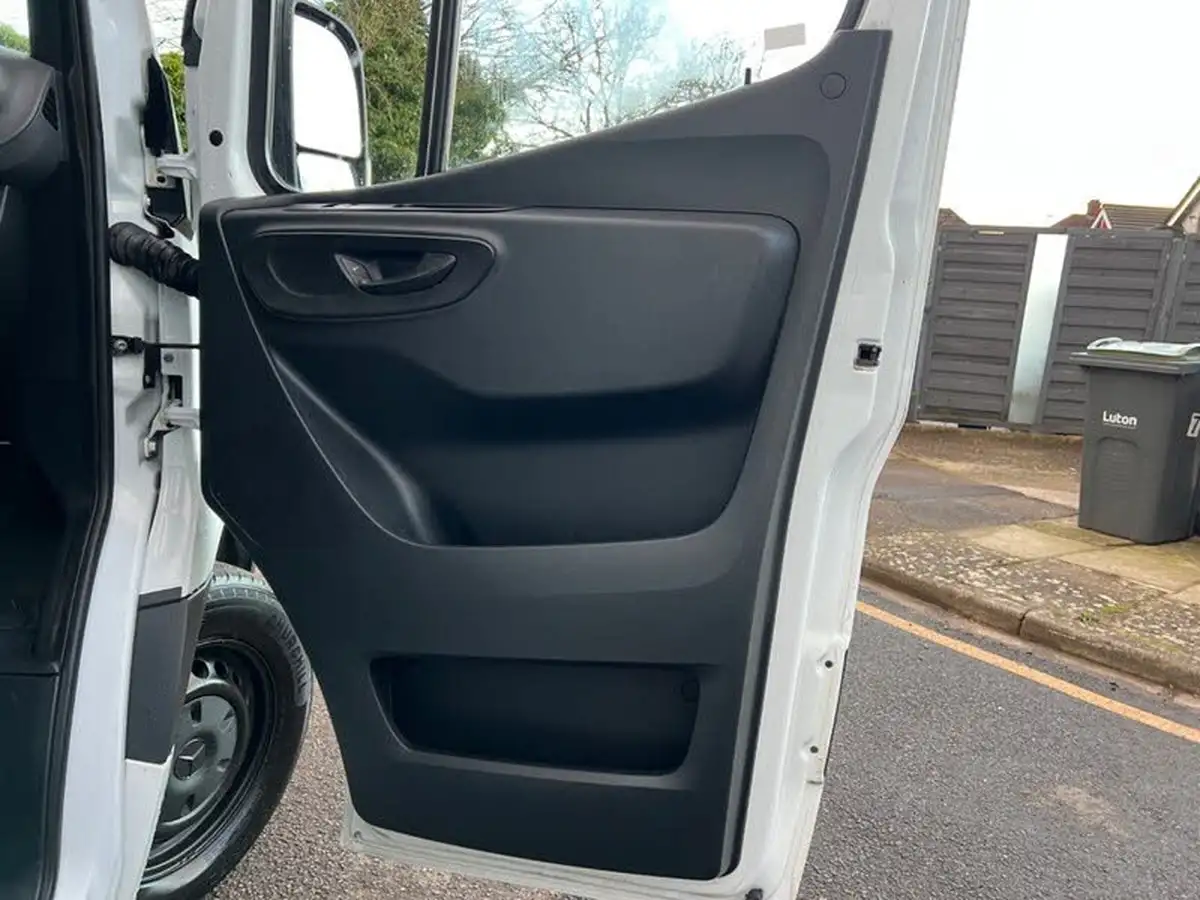2020-mercedes-benz-sprinter-21cdi-314-l1h1-panel-van-big-35