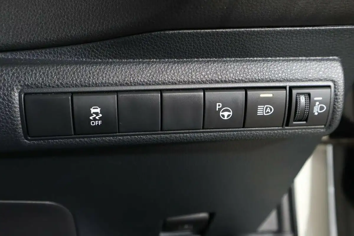 2019-toyota-corolla-20-vvt-i-excel-trk-hatchback-big-31