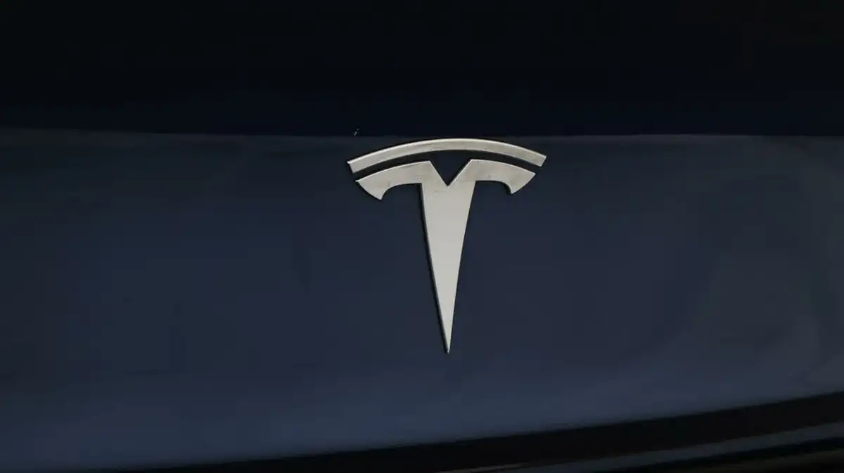 2021-tesla-model-3-e-long-range-awd-big-21
