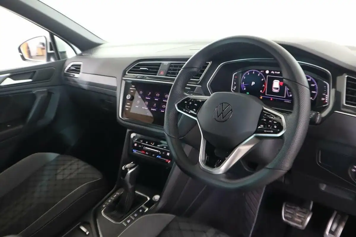 2021-volkswagen-tiguan-15-tsi-r-line-big-18