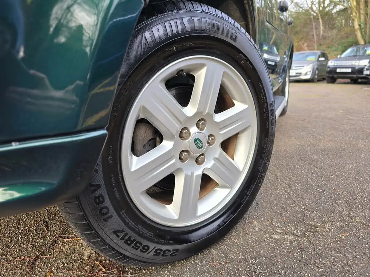 2011-land-rover-freelander-2-32-4x4-big-57