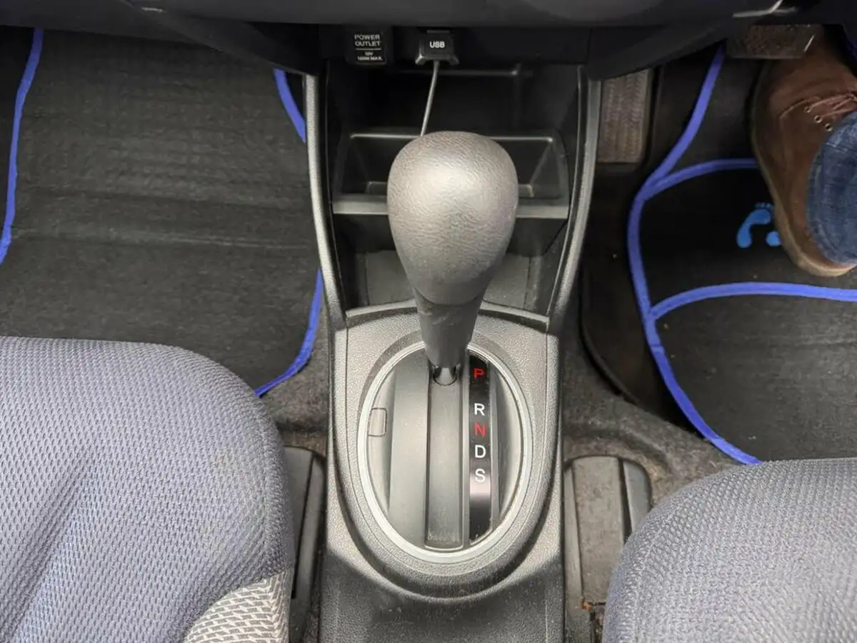 2011-honda-jazz-14-ex-cvt-big-12