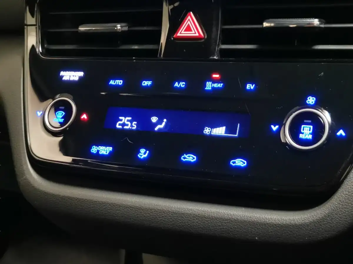 2022-hyundai-ioniq-e-premium-electric-big-18