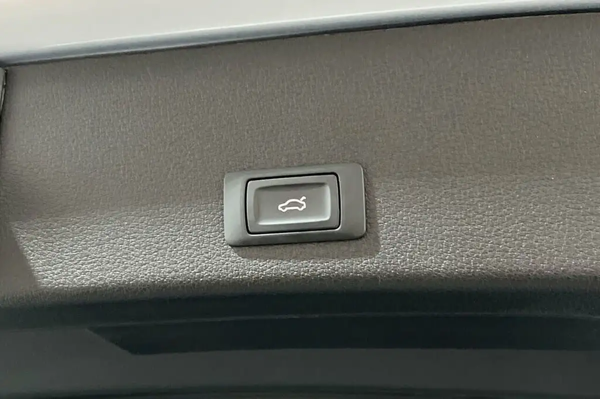 2021-audi-e-tron-50e-s-line-station-wagon-big-42