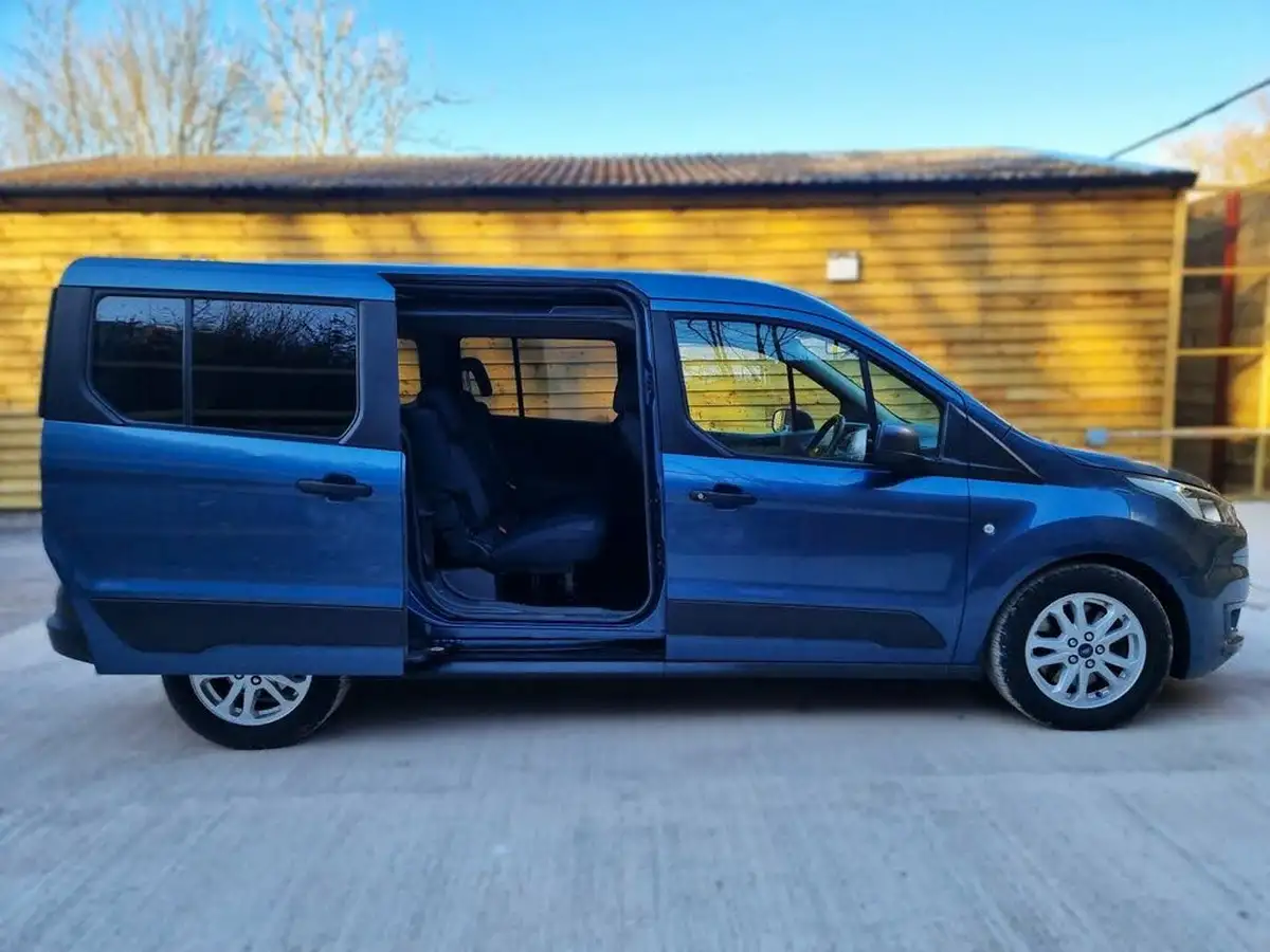 2019-ford-grand-tourneo-connect-15-zetec-100ps-1498cc-powershift-big-8