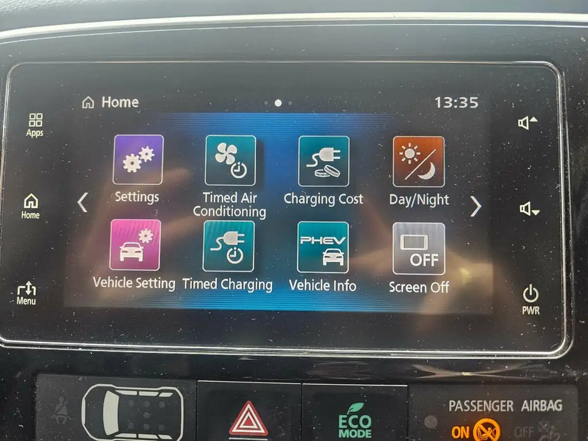 2018-mitsubishi-outlander-20-4h-phev-big-30