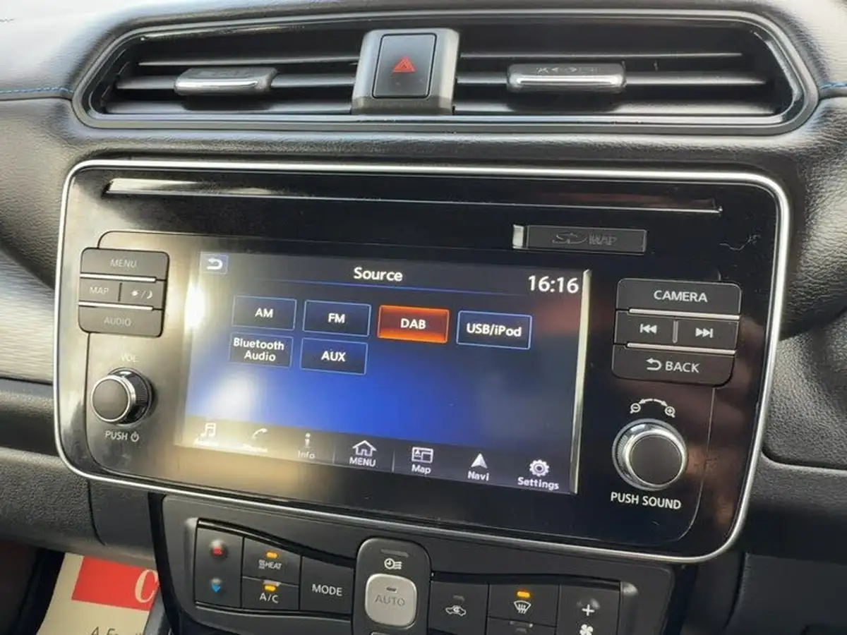 2018-nissan-leaf-e-tekna-110kw-big-38