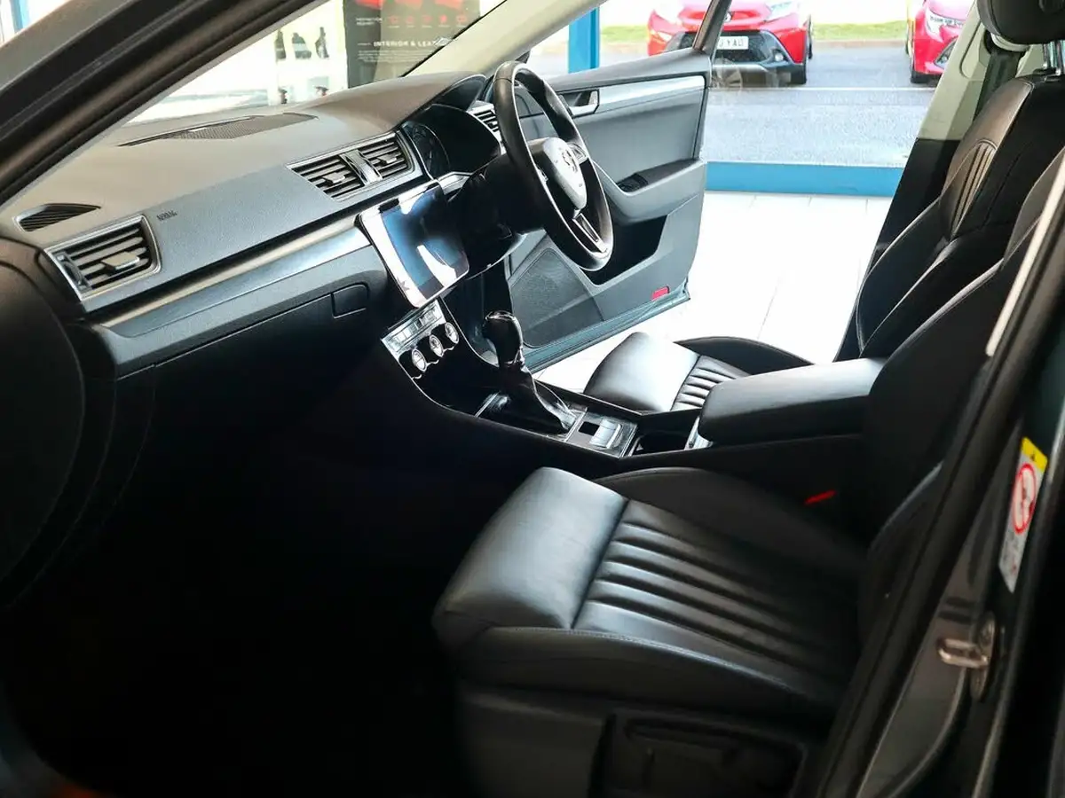 2019-skoda-superb-20-tsi-se-l-executive-estate-big-3