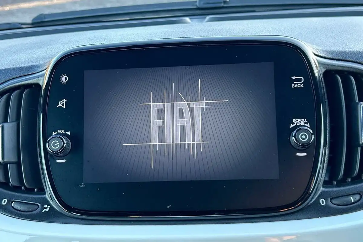 2022-fiat-500c-10-dolcevita-big-9