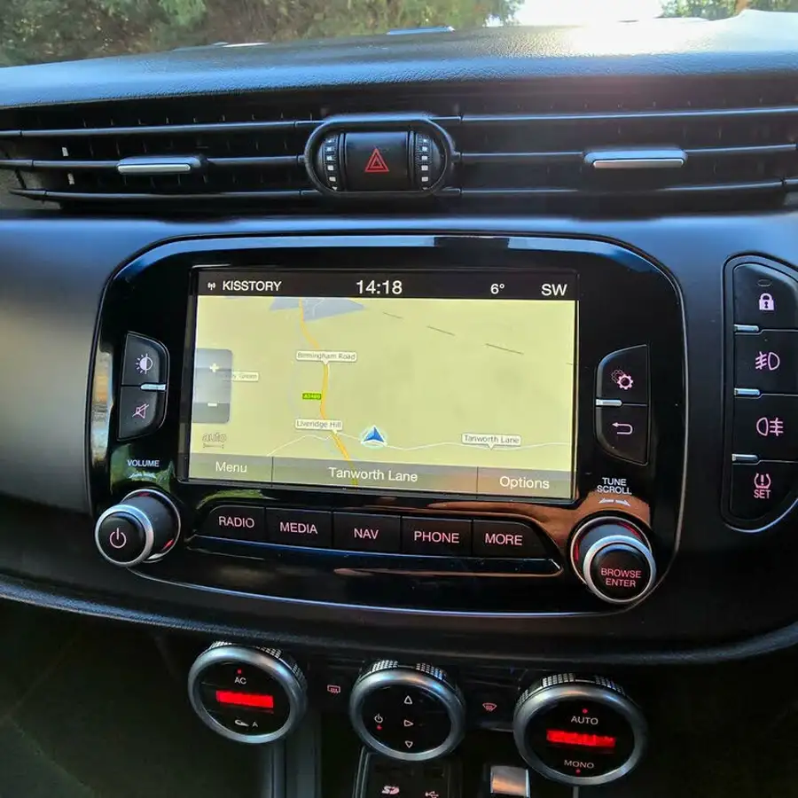 2014-alfa-romeo-giulietta-14-sportiva-nav-big-34