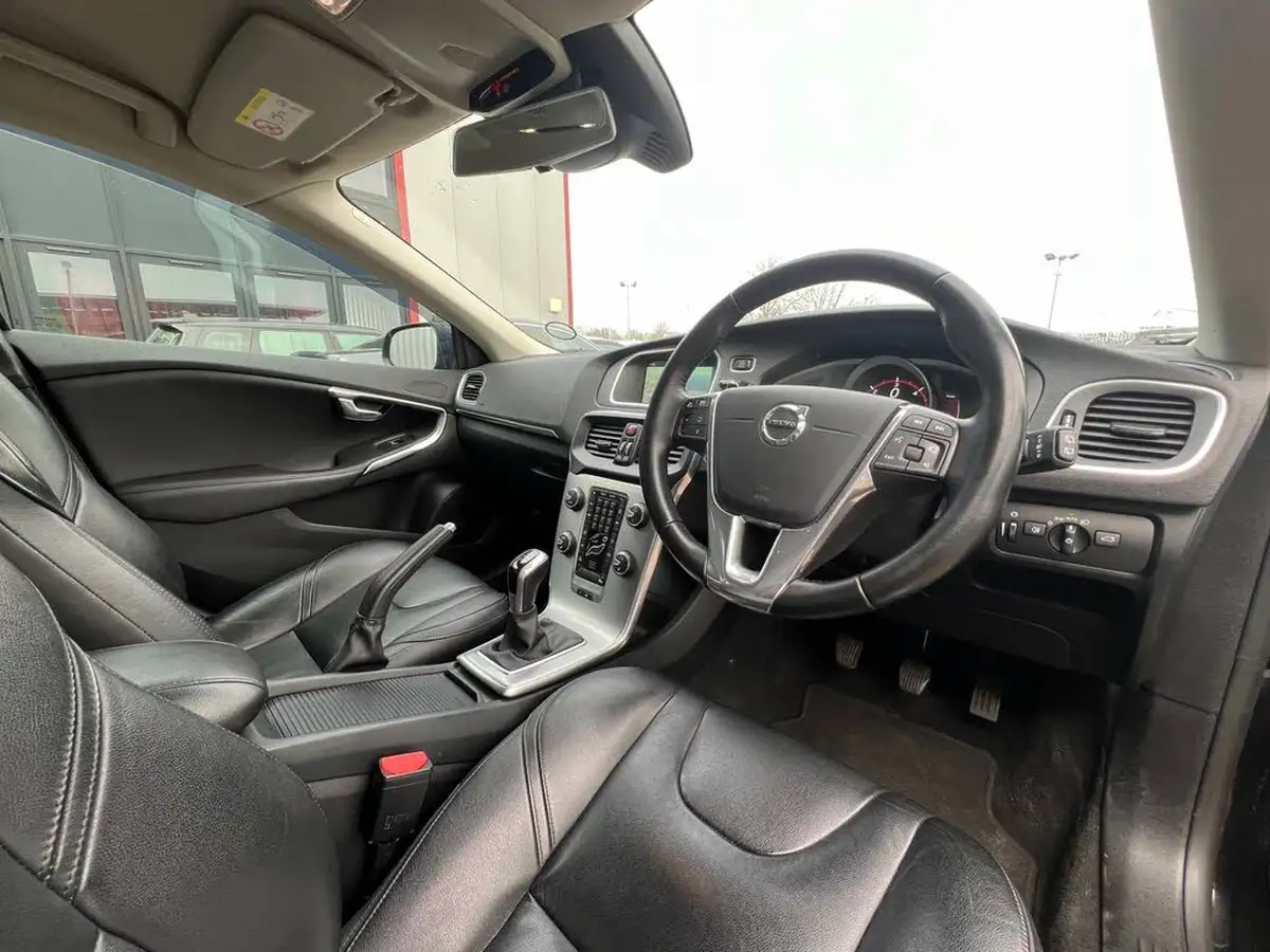2016-volvo-v40-20td-d3-inscription-big-15