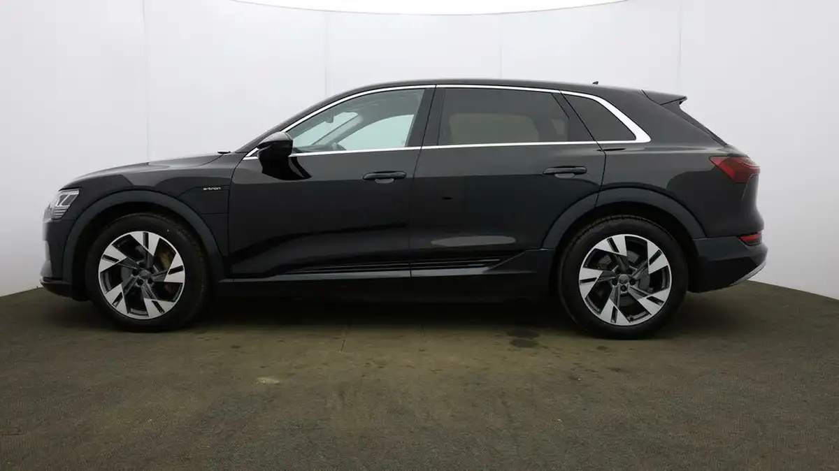 2019-audi-e-tron-55e-big-3
