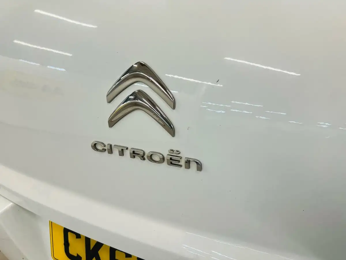 2013-citroen-c4-16e-hdi-selection-big-41