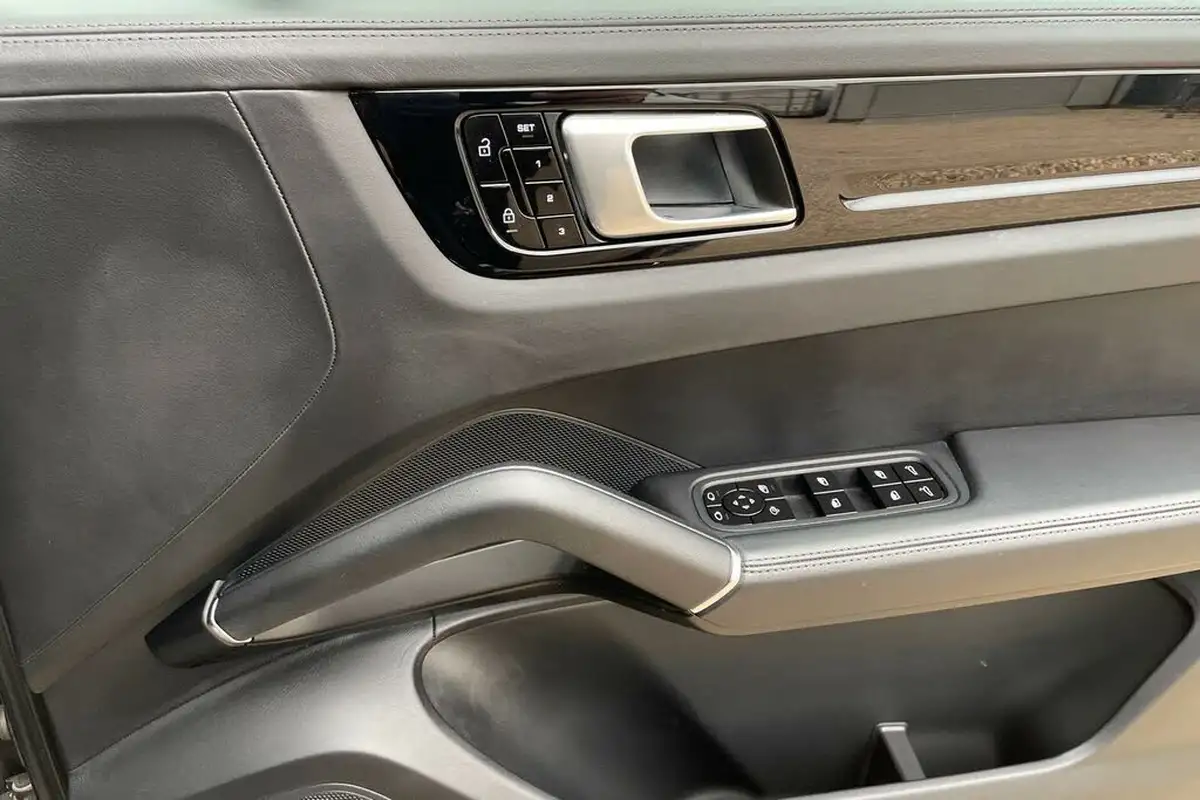 2020-porsche-cayenne-30-v6-s-big-40