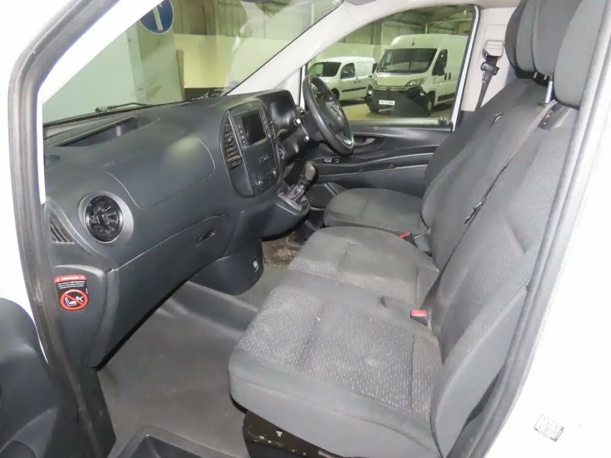 2020-mercedes-benz-vito-18-cdi-110-progressive-l2-100bhpeu6dt-panel-big-9