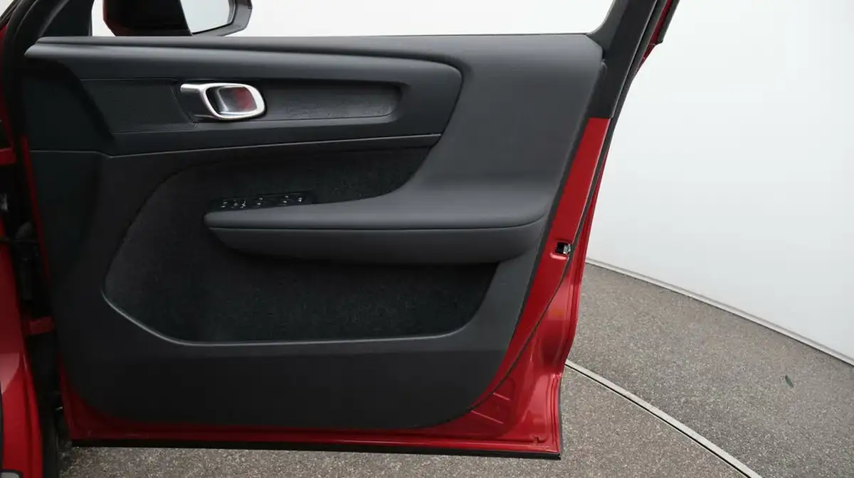 2023-volvo-c40-e-twin-recharge-core-big-15
