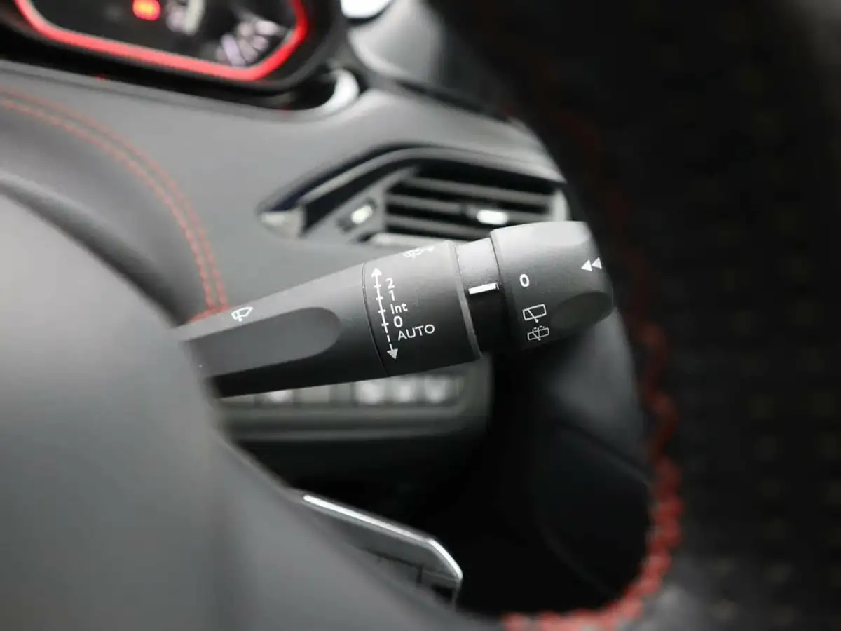 2018-peugeot-208-16-thp-gti-prestige-big-32
