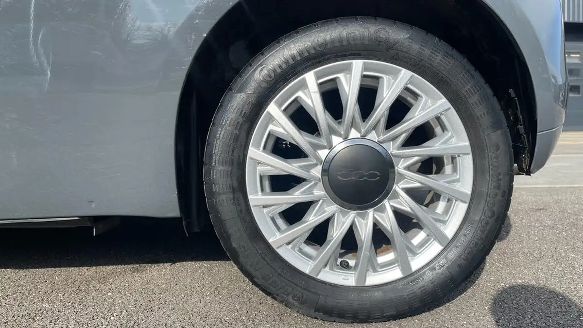 2018-fiat-500-12-lounge-big-17