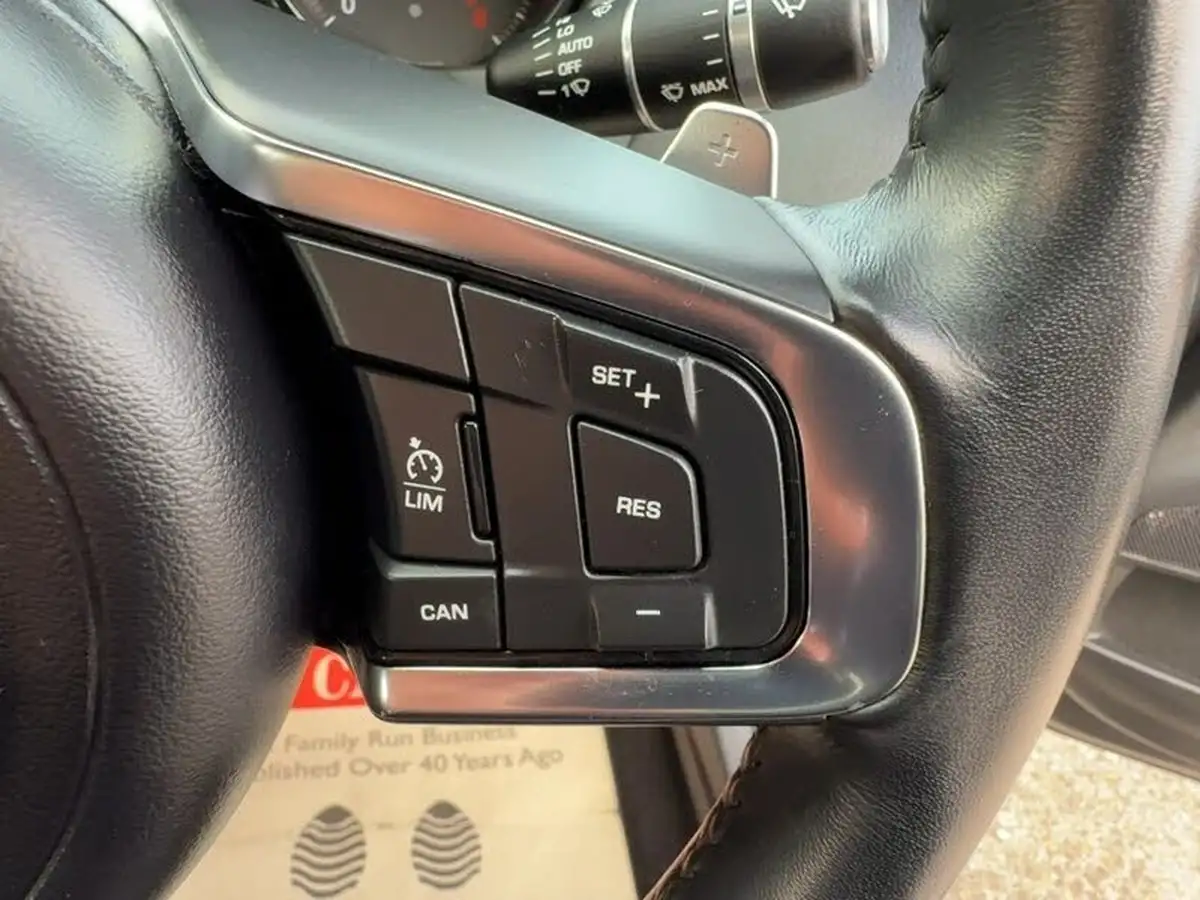 2018-jaguar-xe-20i-r-sport-200ps-1997cc-big-40