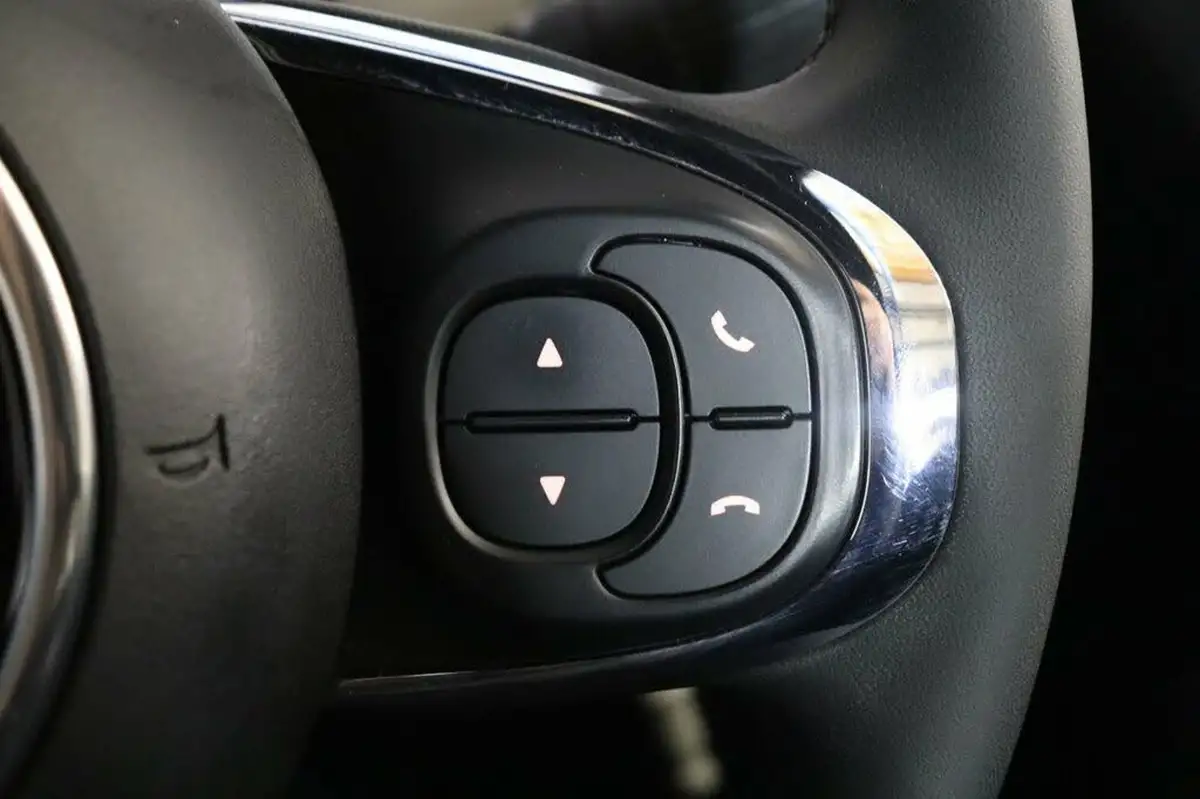 2021-fiat-500c-10-lounge-big-24