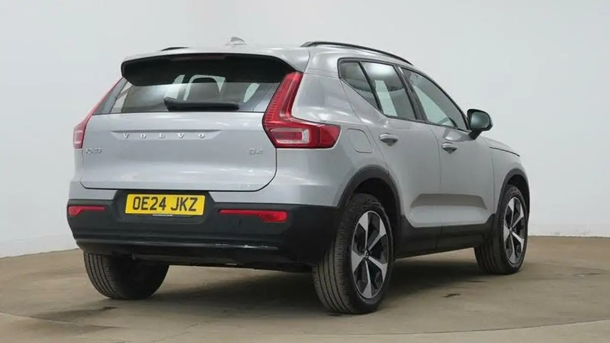 2024-volvo-xc40-20-b4-plus-big-3