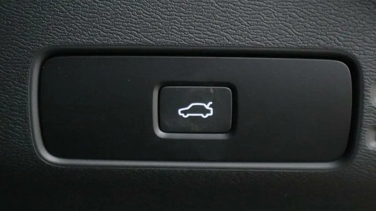 2024-volvo-xc40-20-b4-plus-big-27