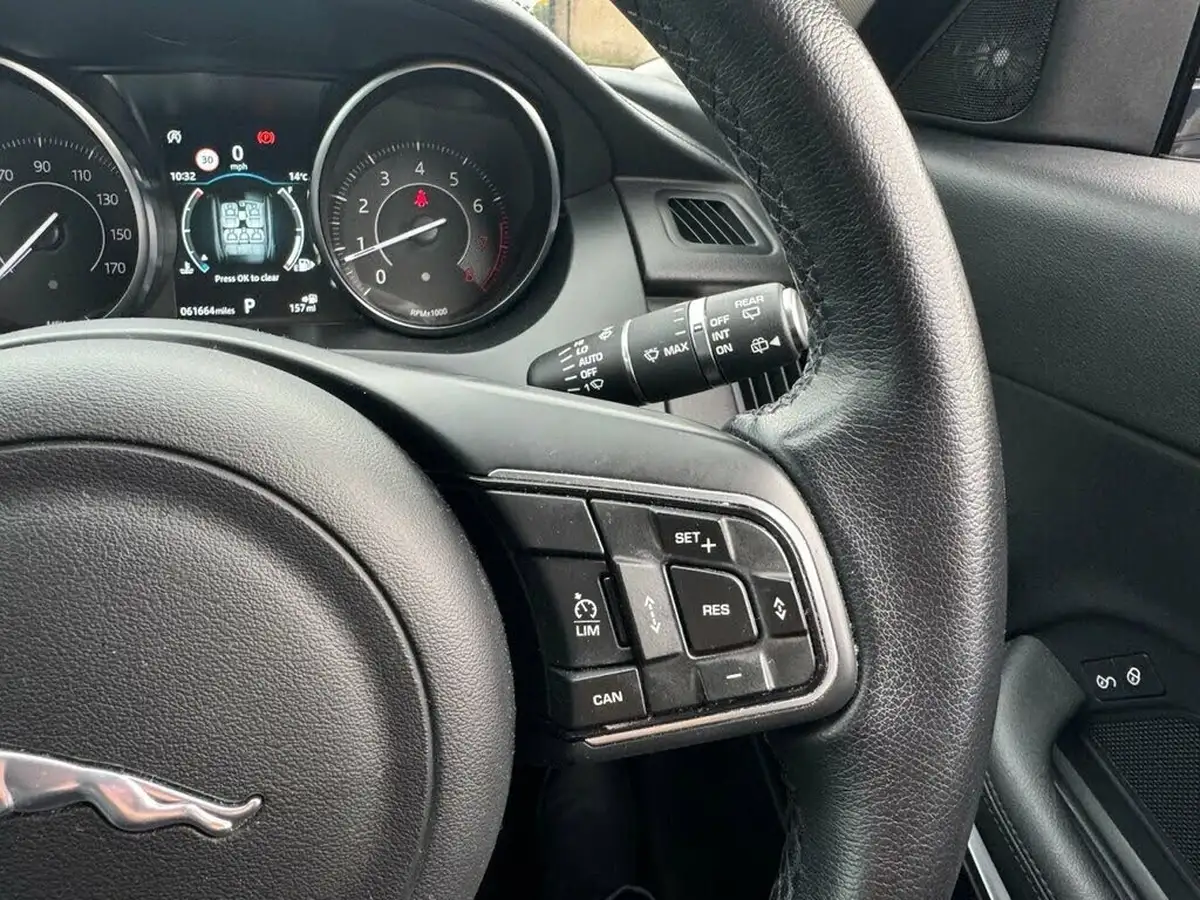 2018-jaguar-e-pace-20-i4-s-big-16