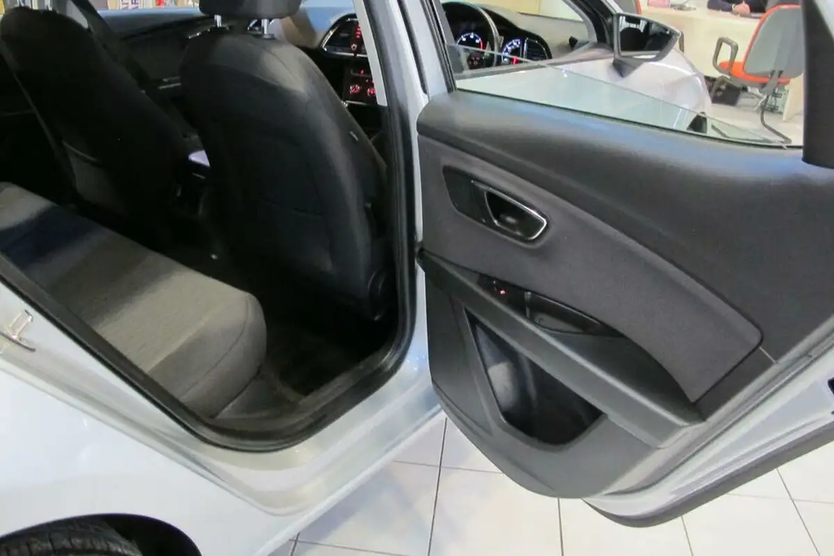 2015-seat-leon-16tdi-se-tech-pack-110ps-hatchback-5d-big-34
