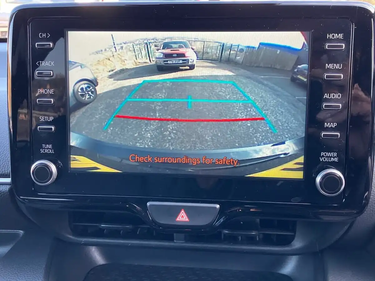 2023-mazda-mazda2-15-select-big-24