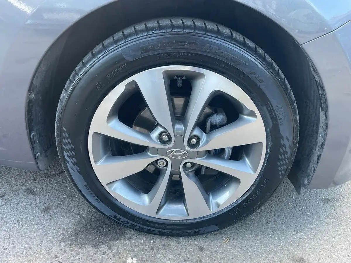 2015-hyundai-i20-14-se-auto-big-8