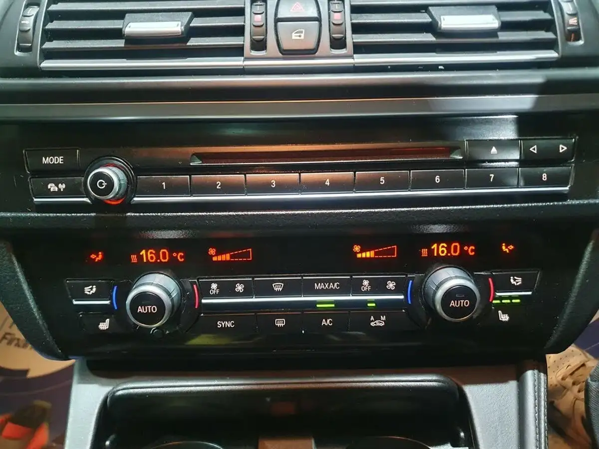 2013-bmw-5-series-44-m5-big-28