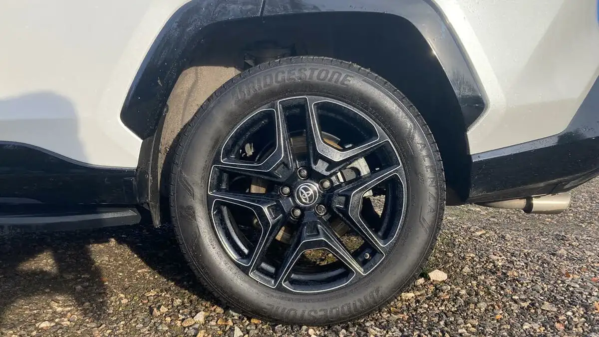 2024-toyota-rav4-25-vvt-i-gr-sport-302bhp-plug-in-big-17