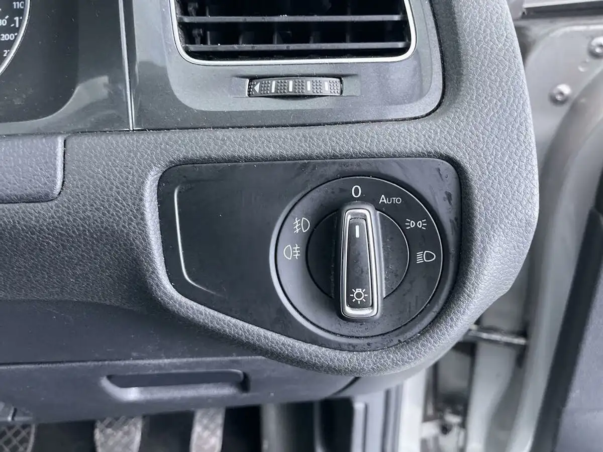 2019-volkswagen-golf-15-tsi-match-130ps-hatchback-5d-big-46