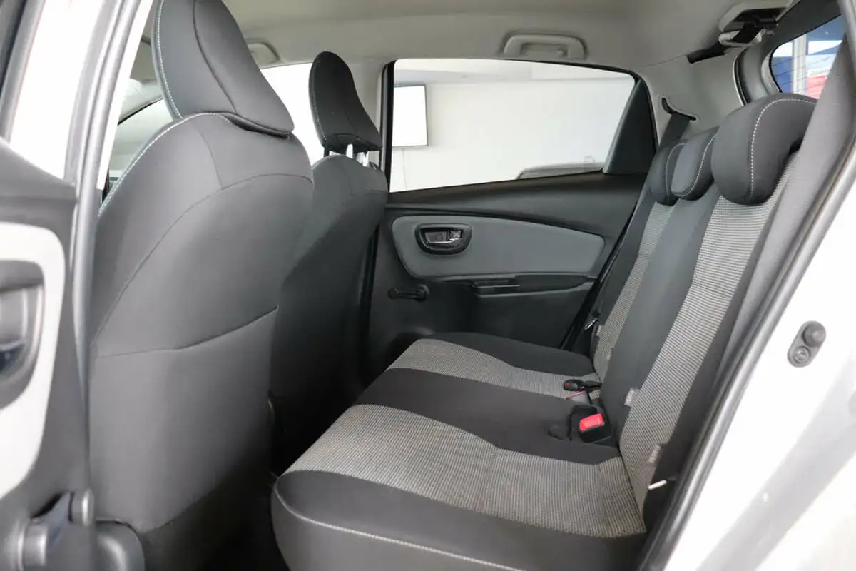 2015-toyota-yaris-15-vvt-i-sport-hybrid-big-27