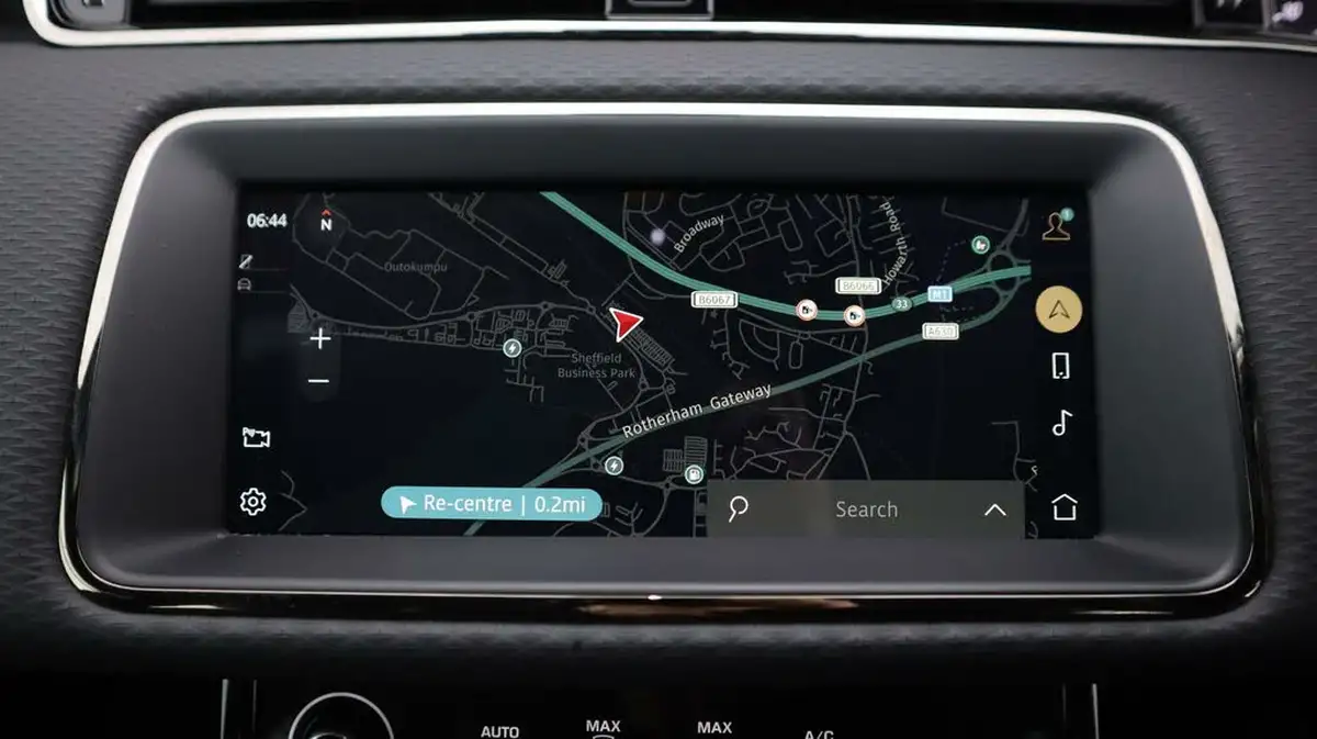 2022-land-rover-range-rover-evoque-15-p300e-r-dynamic-s-big-11