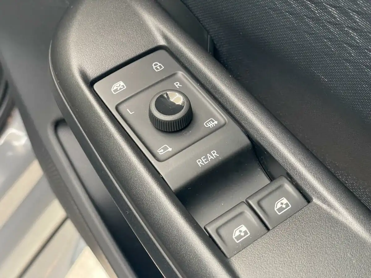 2024-cupra-born-e-v1-230ps-58kwh-e-boost-big-24