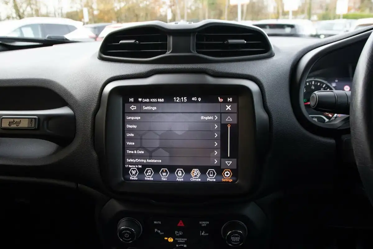 2021-jeep-renegade-10-gse-80th-anniversary-big-28