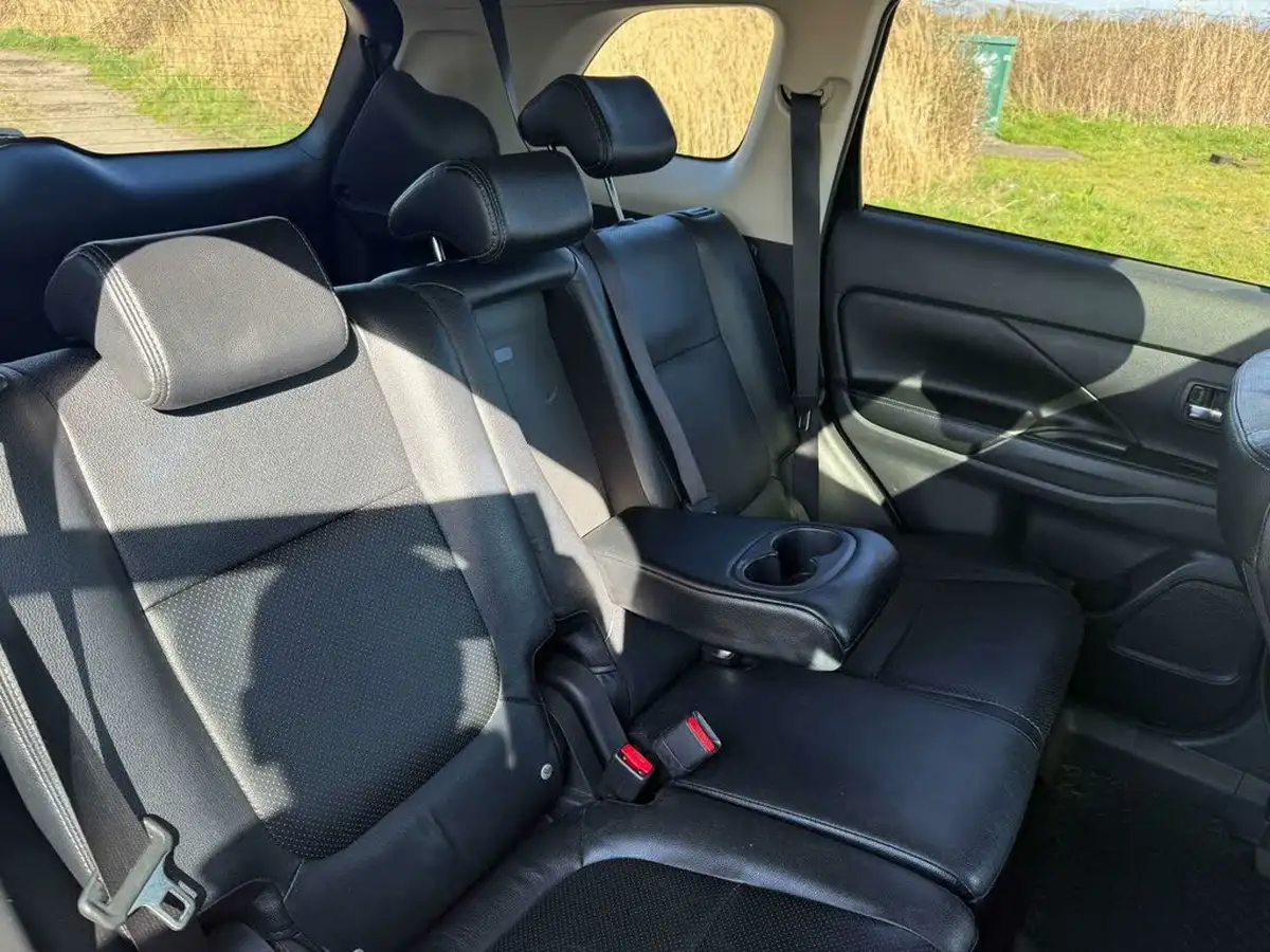 2014-mitsubishi-outlander-20-gx4hs-big-19