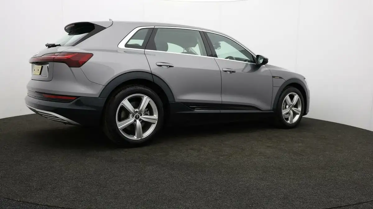2021-audi-e-tron-50e-technik-station-wagon-big-32