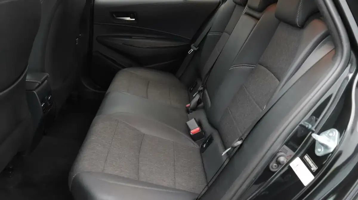 2021-toyota-corolla-18-vvt-i-design-trk-hatchback-5d-big-16