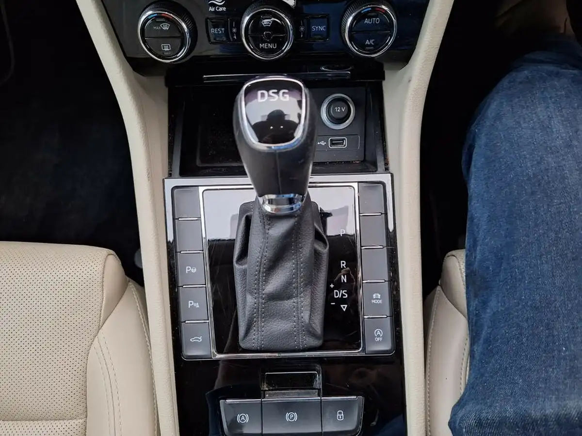2019-skoda-superb-20tdi-laurin-klement-150ps-hatchback-dsg-big-11